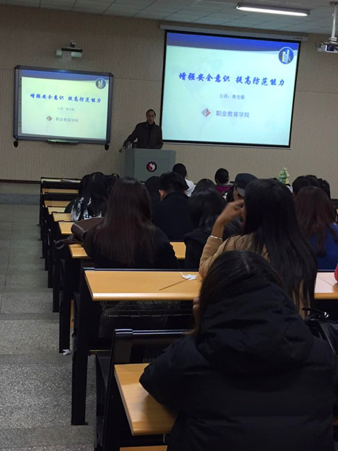 鲁老师选用照片2_副本.jpg